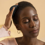 TANGLE TEEZER - The Scalp Exfoliator & Massager -
Brosse spécial démêlage et massage - Black